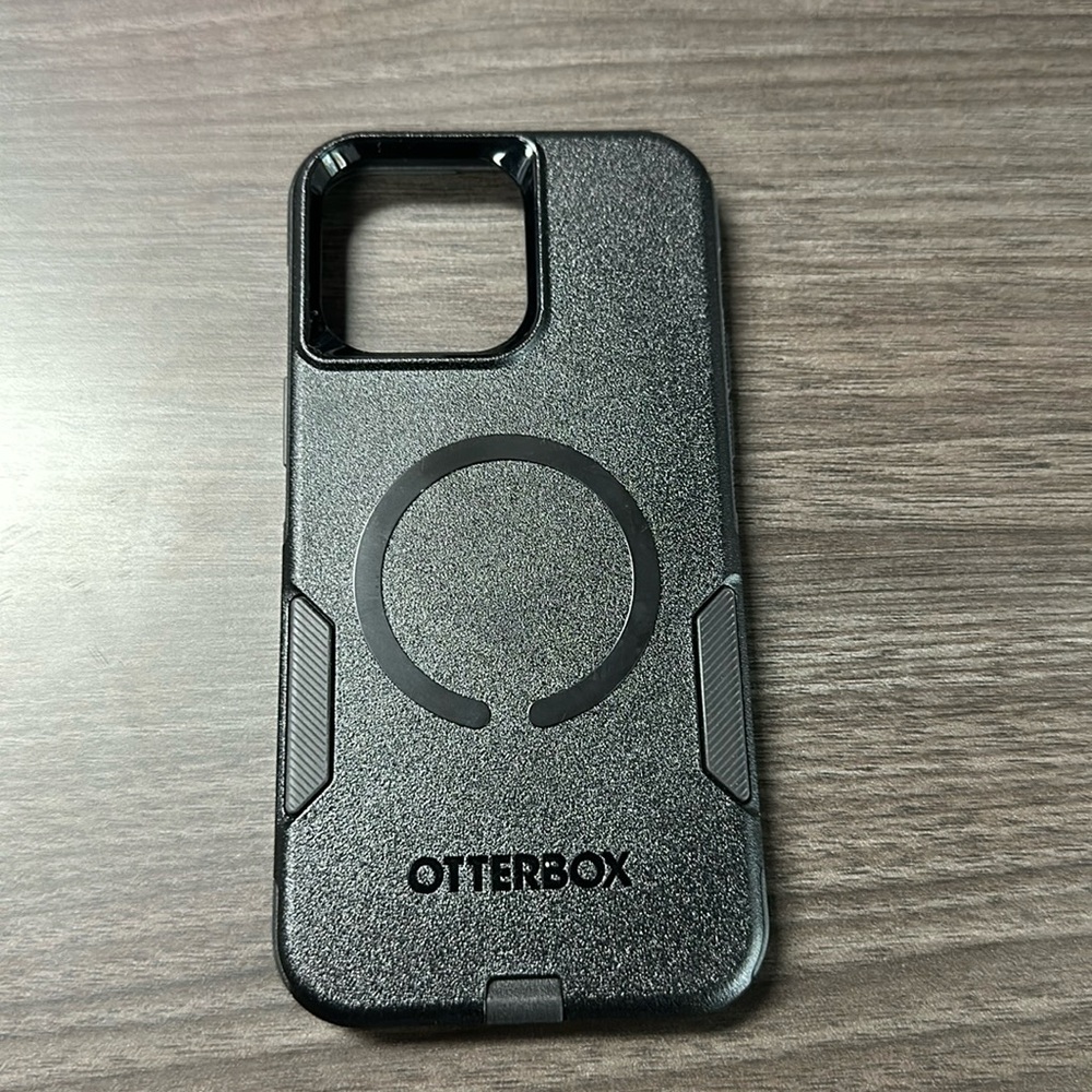 Black OtterBox Defender MagSafe iPhone 14 Pro Max Case